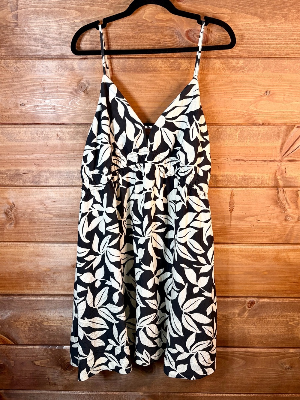 a new day Black and White Leaf Print Mini Dress Size Large 💕🖤🌸